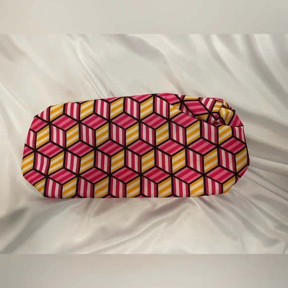 NWOT- Clinique makeup bag, small- great for travel or to carry in purse - Picture 3 of 7